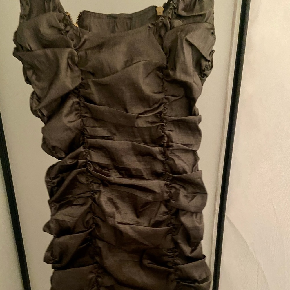 Sleeveless ruffle With zipper